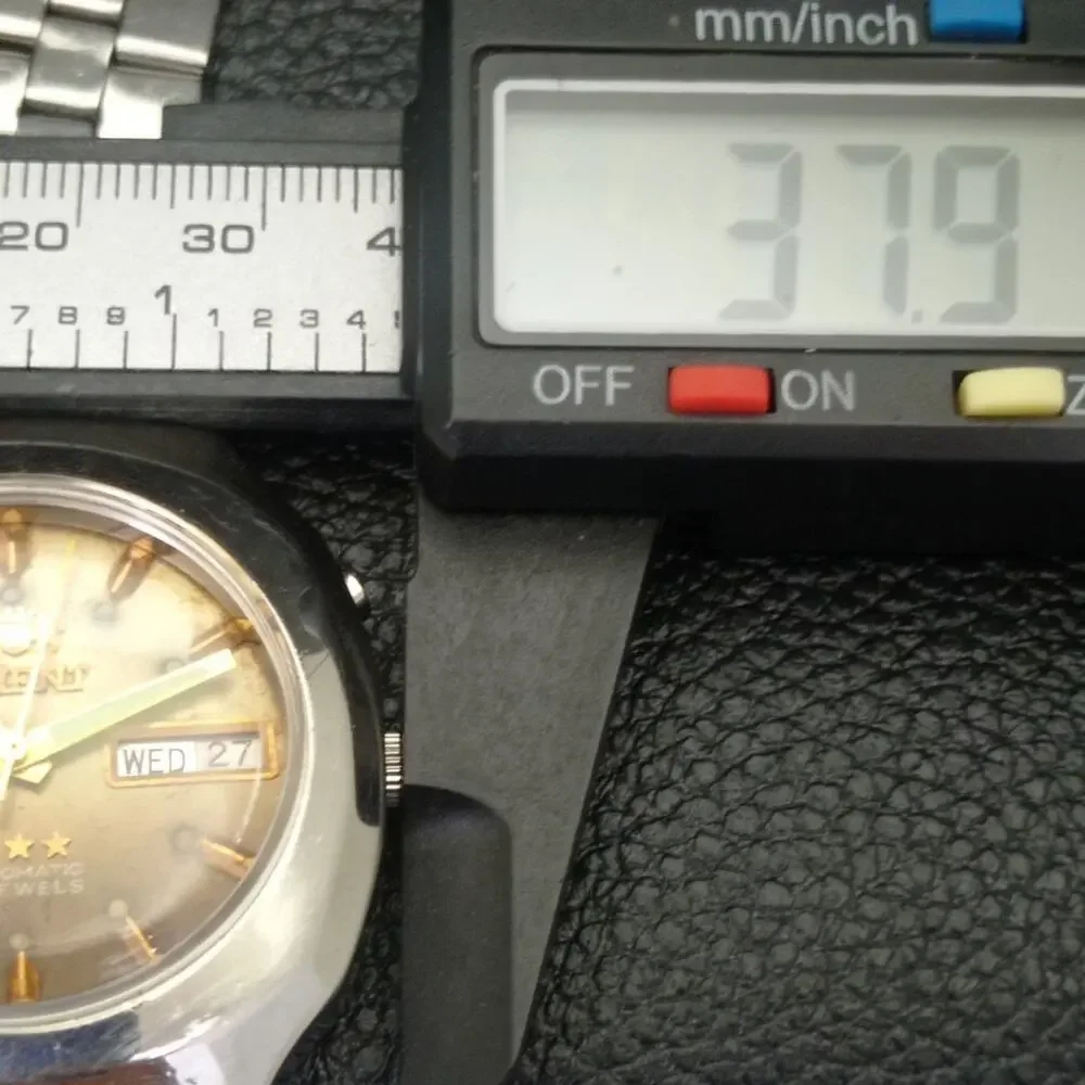 Vintage 1975 Ricoh Automatic Mens Silver Watch W/daydate & Gold accents